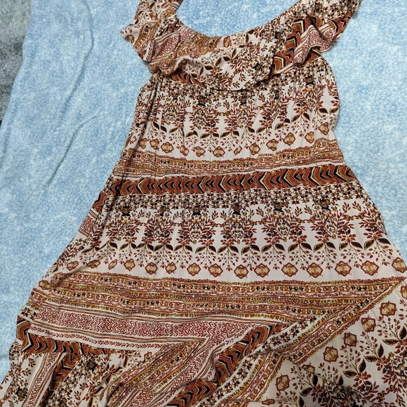 Western dress - Picture 3 of 3